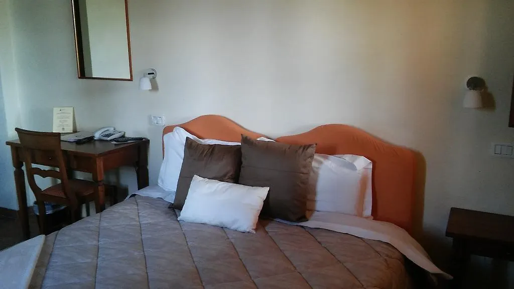 ***  Hotel More Di Cuna Монтерони-д'Арбия Италия